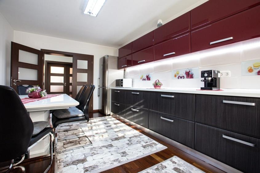 Apartament cu 4 camere decomandat în Central