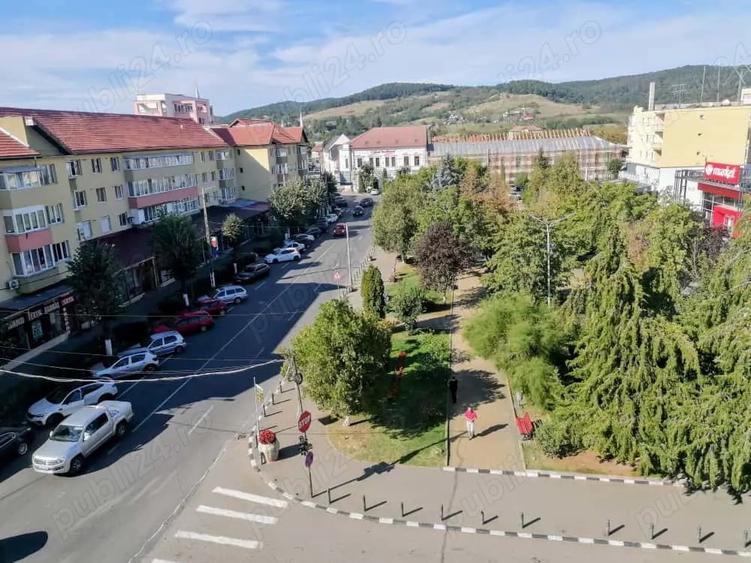 Apartament cu 3 camere decomandat în Ultracentral