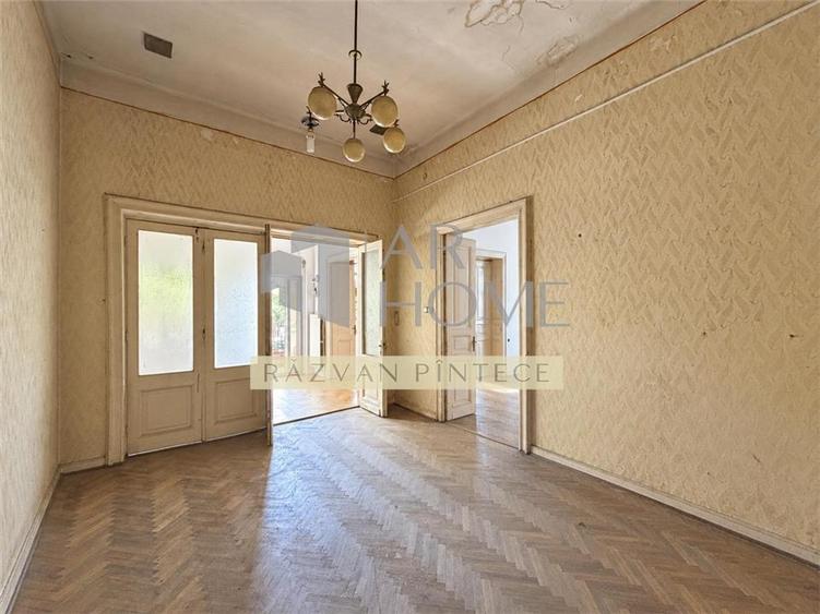 Casă individuală cu 5 camere cu Canalizare în Ultracentral