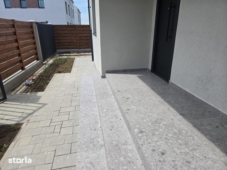 Casă cu 3 camere semidecomandat cu Teren 240 Mp în Central