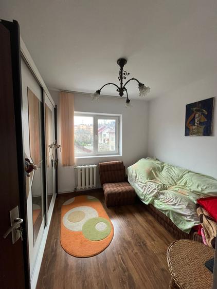 Apartament cu 4 camere decomandat în Central