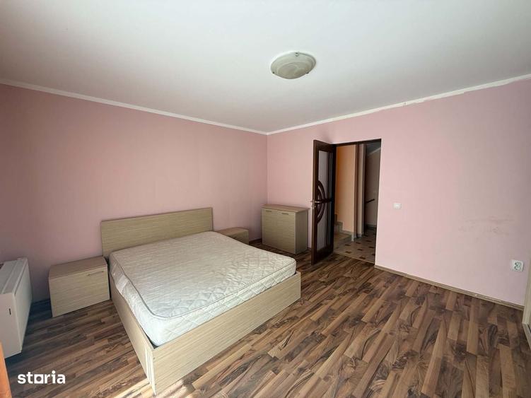 Casă cu 4 camere decomandat în Central