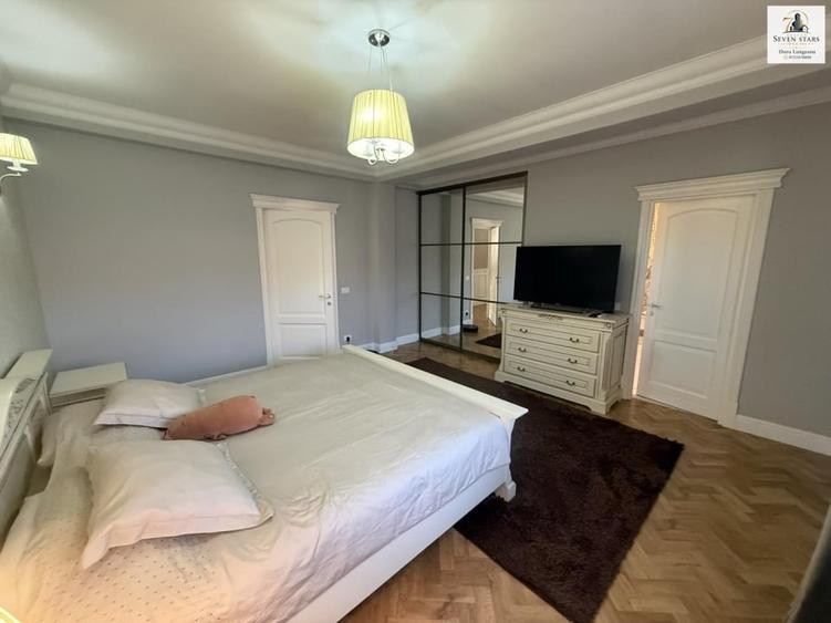 Penthouse cu 10 camere, mobilat în Central