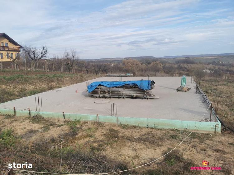 Teren de 665 mp, în Roșia