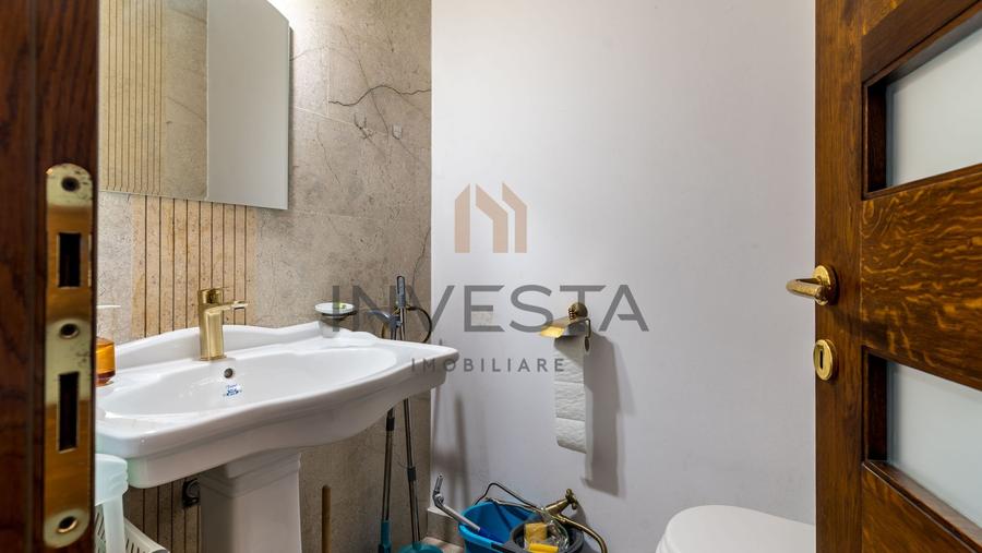 Casă individuală cu 6 camere cu Canalizare în Central
