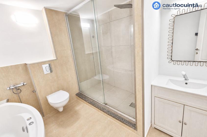 Casă individuală cu 7 camere cu Canalizare în Ultracentral
