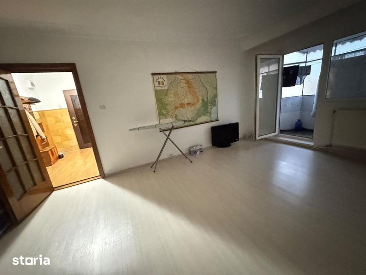 Apartament cu 3 camere decomandat în Mioriței