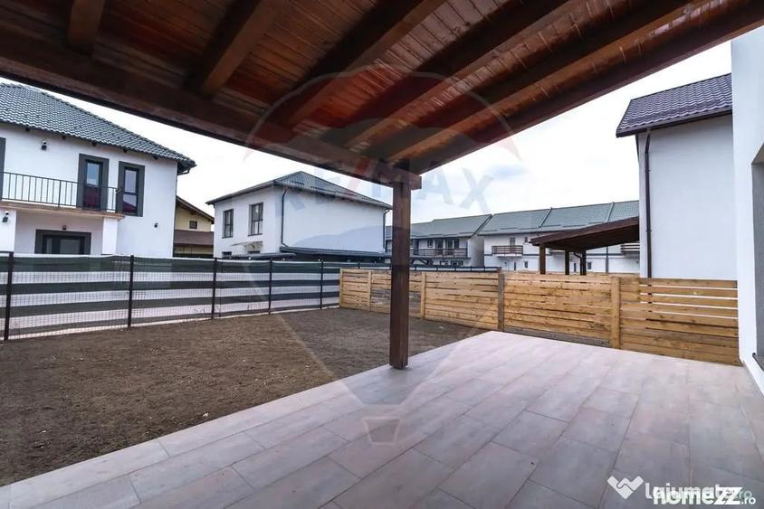 Casă cu 8 camere cu Teren 500 Mp în Tărlungeni