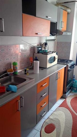 Apartament cu 3 camere decomandat, mobilat în Mircea cel Bătrân