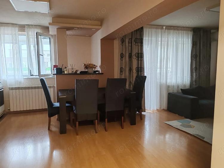 Apartament cu 4 camere decomandat în Micro 20