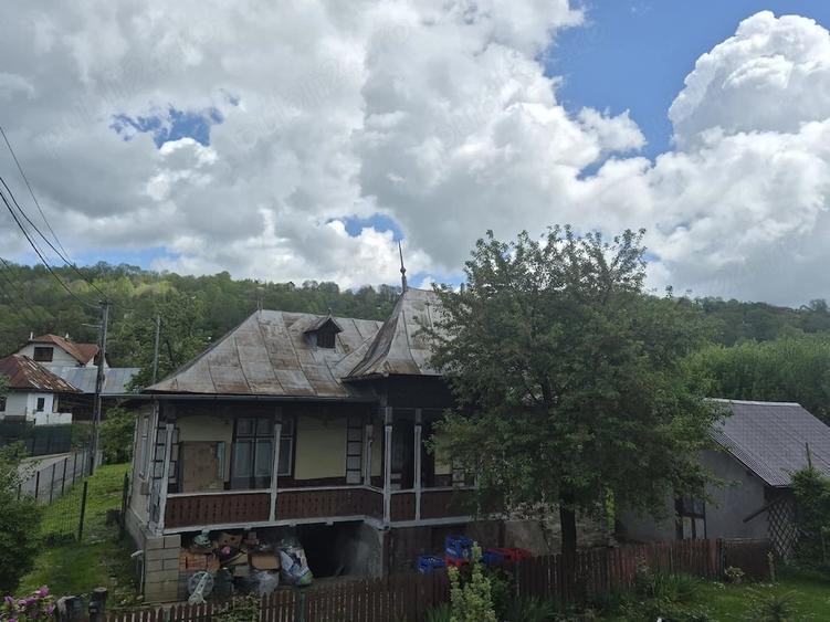 Casa batraneasca si o anexa suprafata de 589 mp patrati de vanzare Comarnic - 6