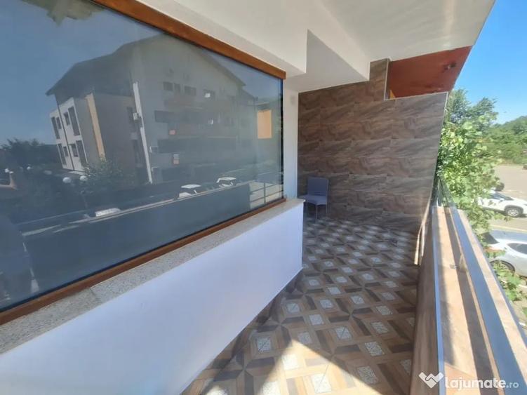Apartament cu 3 camere semidecomandat în Central