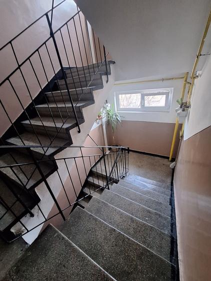 Apartament cu 3 camere semidecomandat în Tomis Nord — fotografia 3
