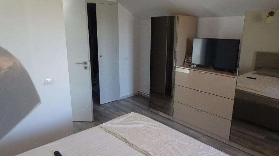 Casă cu 4 camere cu Teren 942 Mp în Zăvoi