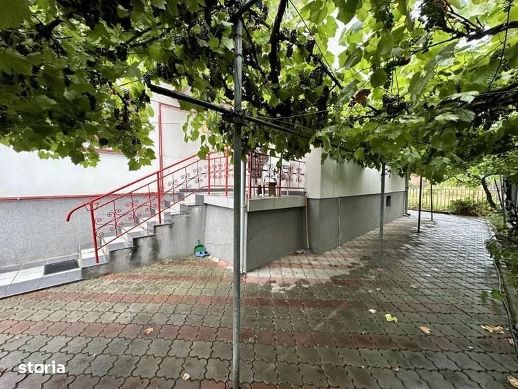 Casă cu 4 camere în Dâmbul Rotund