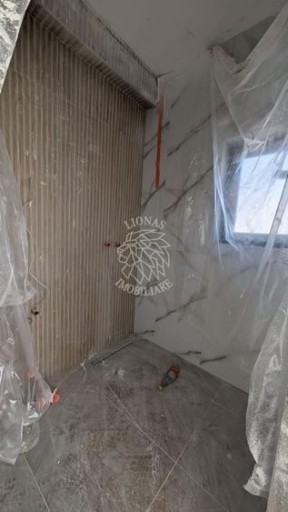 Penthouse cu 3 camere semidecomandat în Sud
