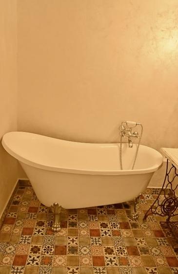 Apartament cu 2 camere semidecomandat, mobilat în Moșilor