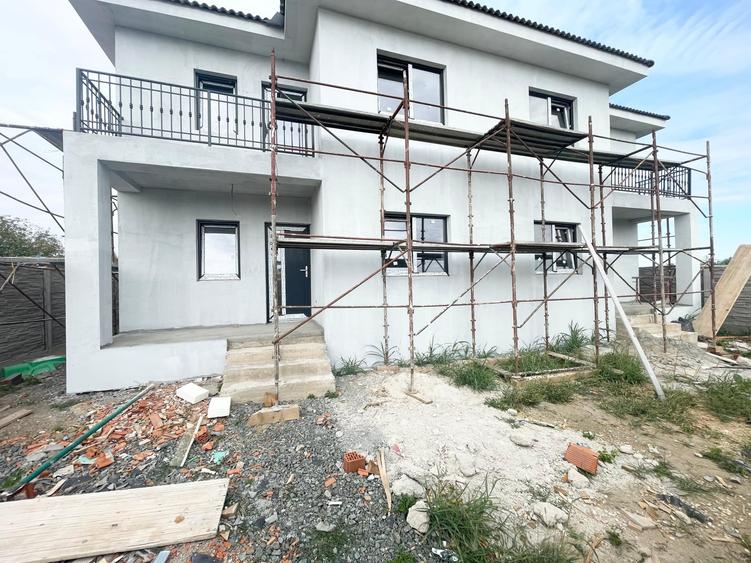 Duplex cu 5 camere cu Teren 365 Mp în Moșnița Veche
