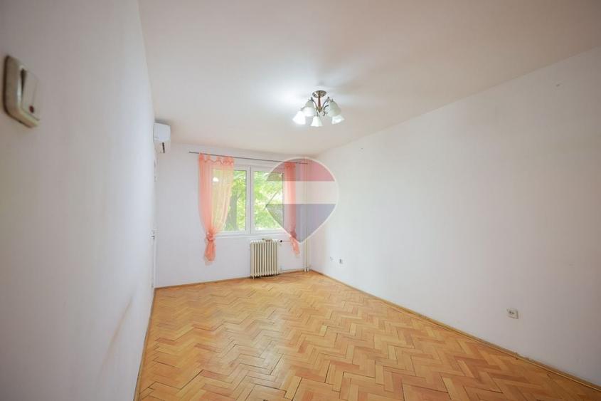 Apartament cu 3 camere decomandat în Dacia