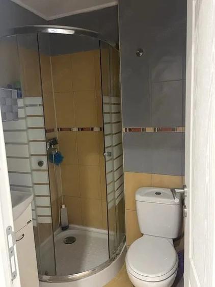 Apartament cu 3 camere decomandat în Astra