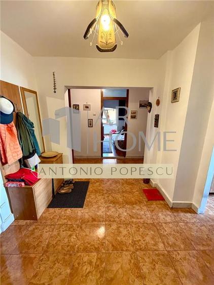 Apartament cu 4 camere decomandat în Ultracentral