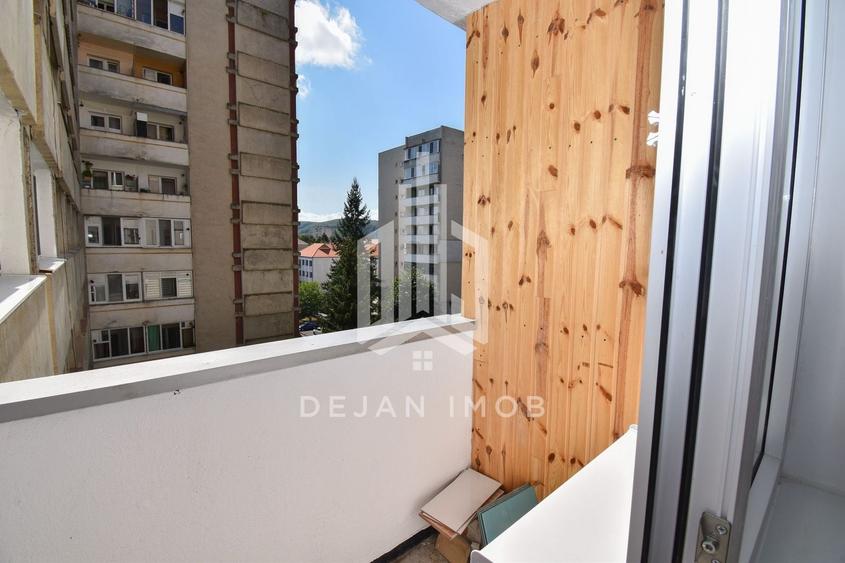Apartament cu 3 camere decomandat în Simeria
