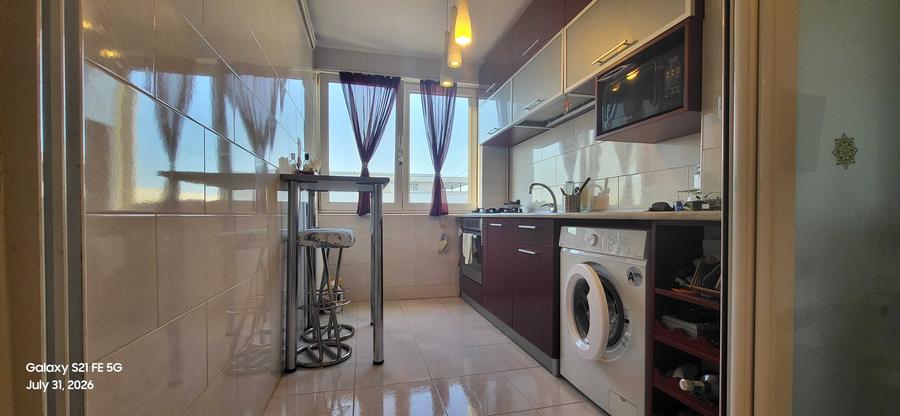 Apartament cu 3 camere semidecomandat în Iancului