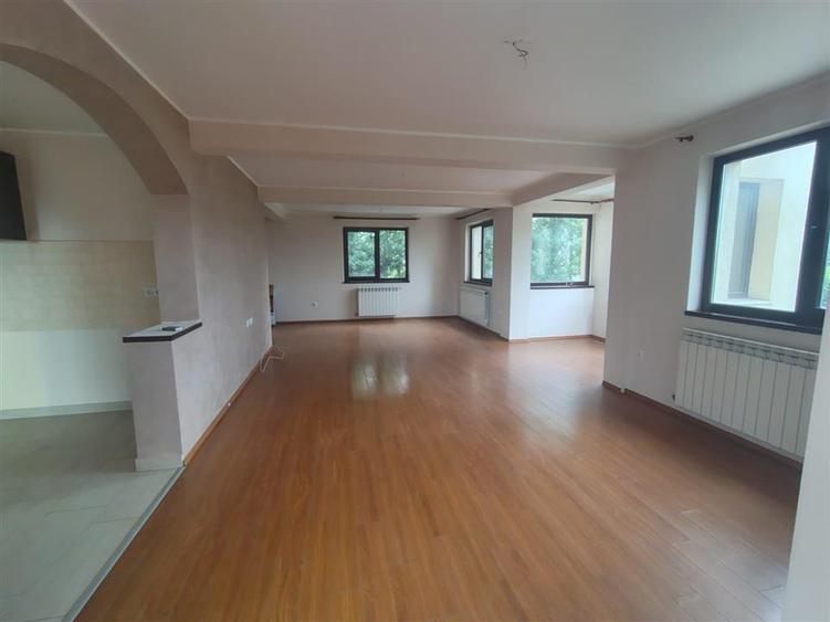 Casă individuală cu 4 camere cu Teren 796 Mp în Sud-Vest