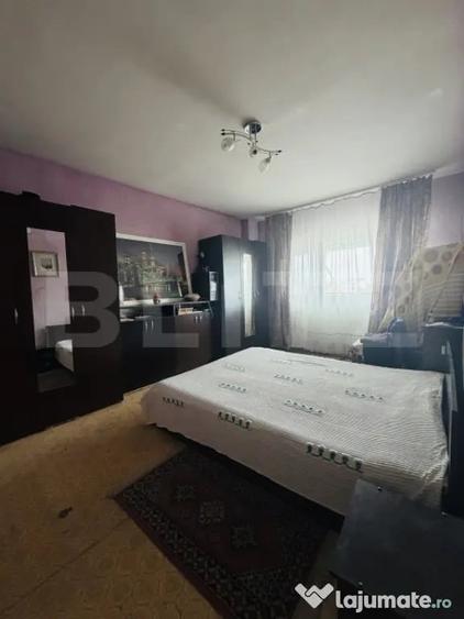 Apartament cu 4 camere semidecomandat în Câmpia Turzii