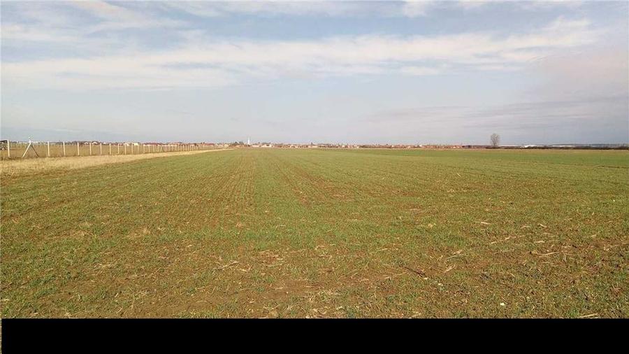 Teren de 2600 mp, în Sântion