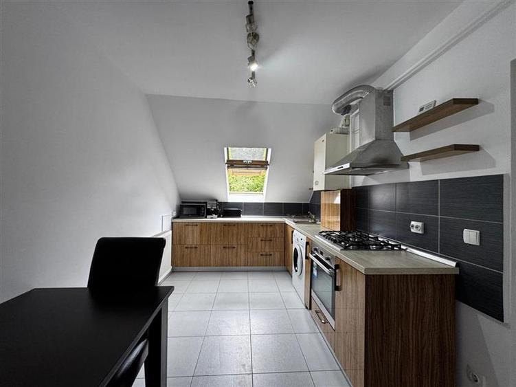 Apartament cu 3 camere semidecomandat, mobilat în Mănăștur