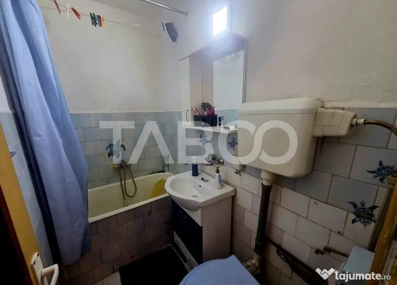 Apartament cu 3 camere semidecomandat în Central
