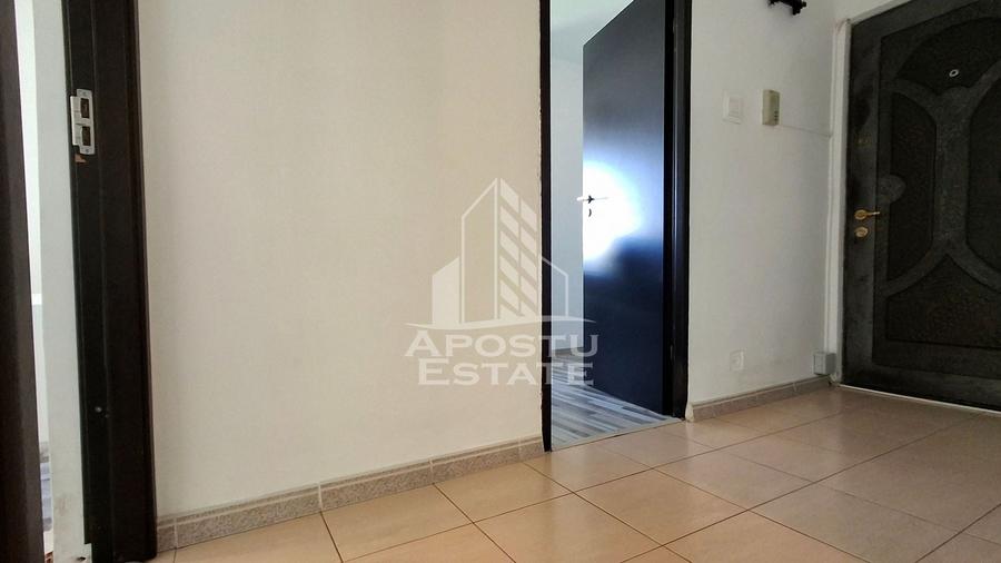 Apartament cu 3 camere decomandat, mobilat în Micălaca