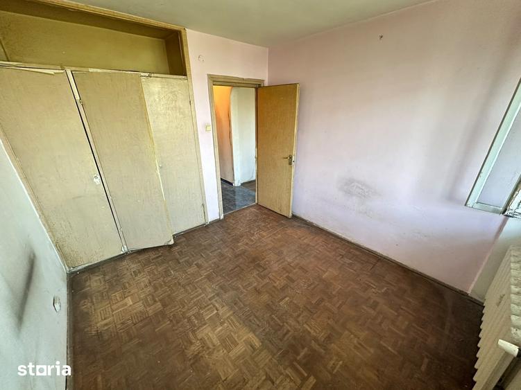 Apartament cu 3 camere semidecomandat în Crângași