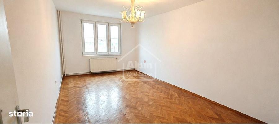 Apartament cu 3 camere în Astra