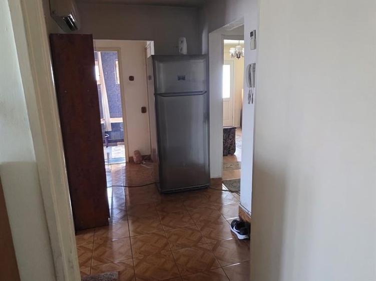 Apartament cu 3 camere decomandat, mobilat în Brazda lui Novac