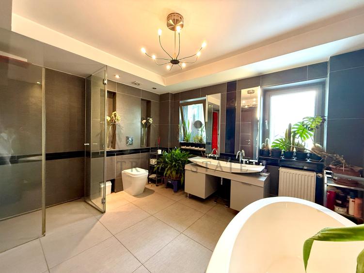 Apartament cu 5 camere decomandat, mobilat în Matei Voievod