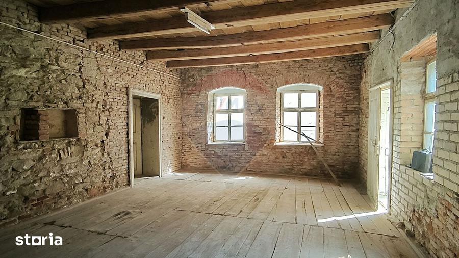 Casă cu 4 camere cu Teren 1694 Mp în Biertan