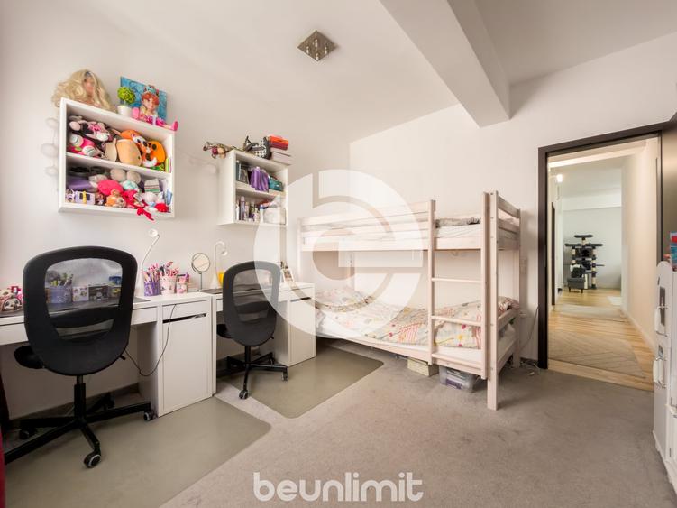 Apartament cu 3 camere semidecomandat, mobilat în Turnișor
