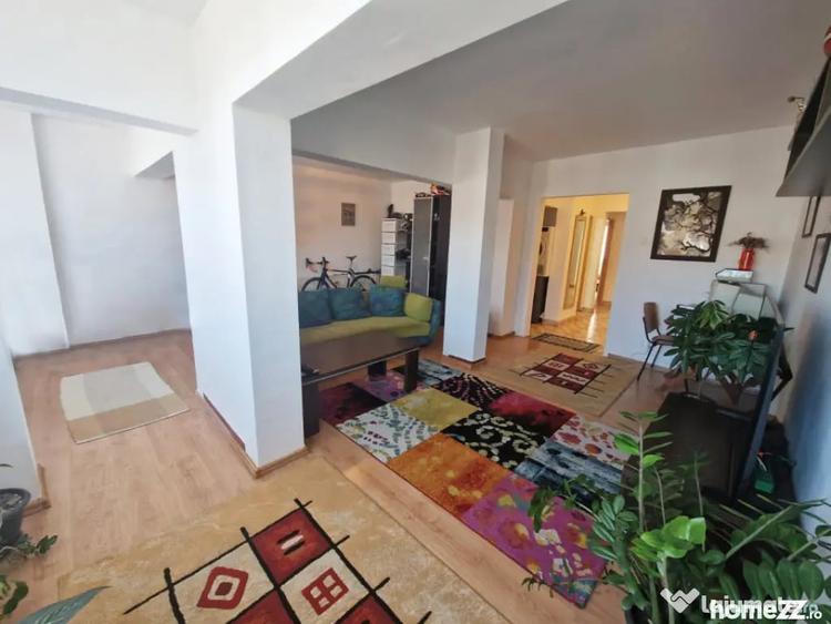 Apartament cu 4 camere decomandat în Central