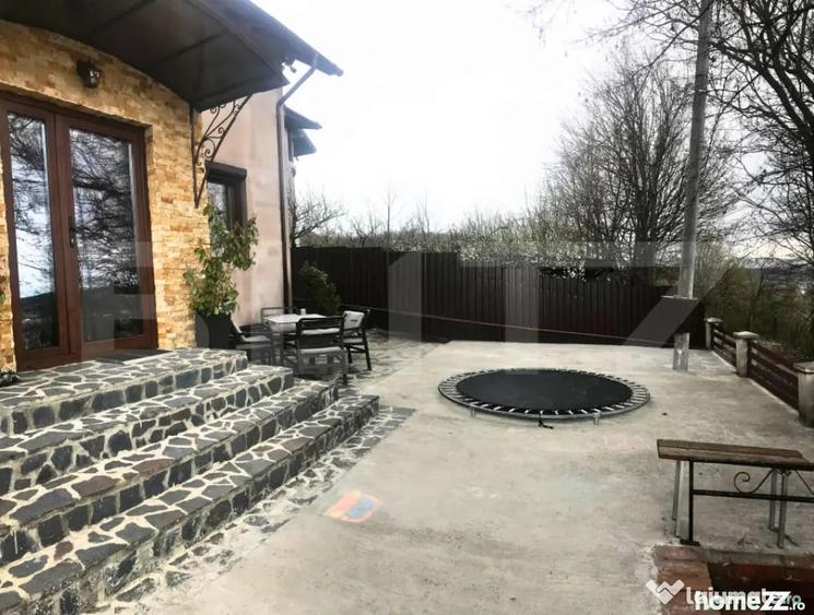 Casă cu 8 camere cu Teren 774 Mp în Central