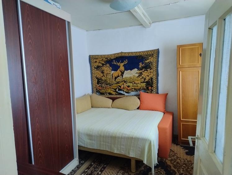 Casă cu 5 camere cu Teren 1100 Mp în Central