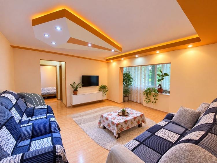 Apartament cu 3 camere semidecomandat, mobilat în Kiriac