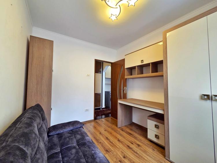 Apartament cu 3 camere semidecomandat, mobilat în Dacia
