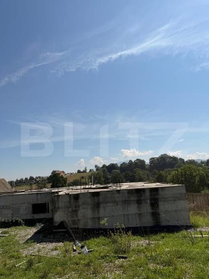 Casă individuală cu 11 camere cu Teren 1080 Mp în Sohodol