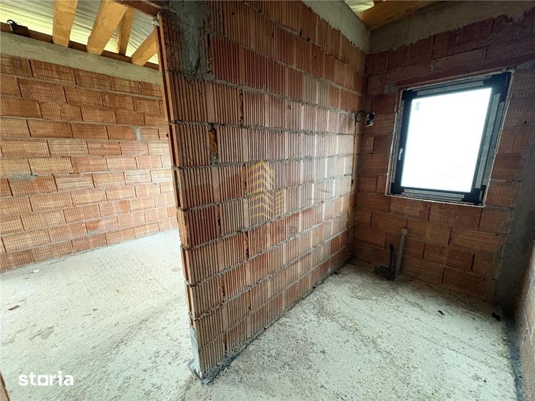 Casă cu 5 camere cu Teren 500 Mp în Central