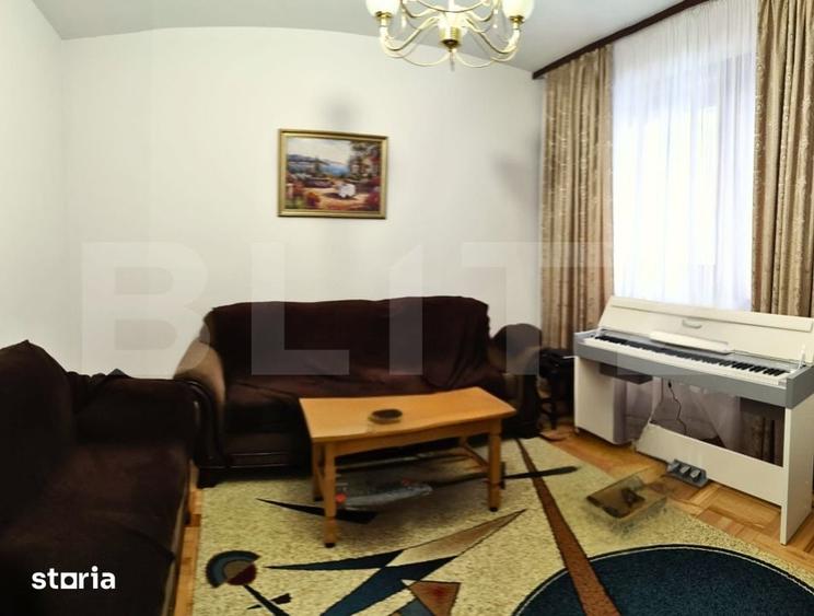 Casă cu 10 camere cu Teren 1178 Mp în Micro 6