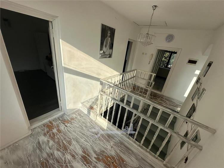 Casă cu 11 camere cu Teren 512 Mp în Târgu Cucu