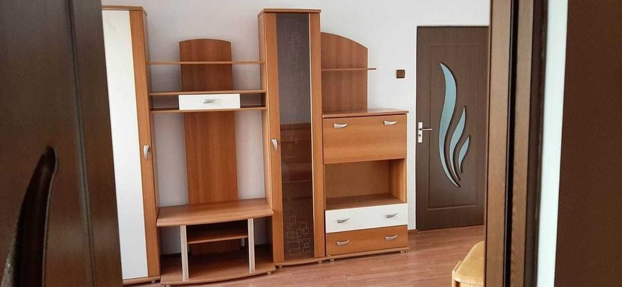 Apartament cu 3 camere semidecomandat în Malu Roșu