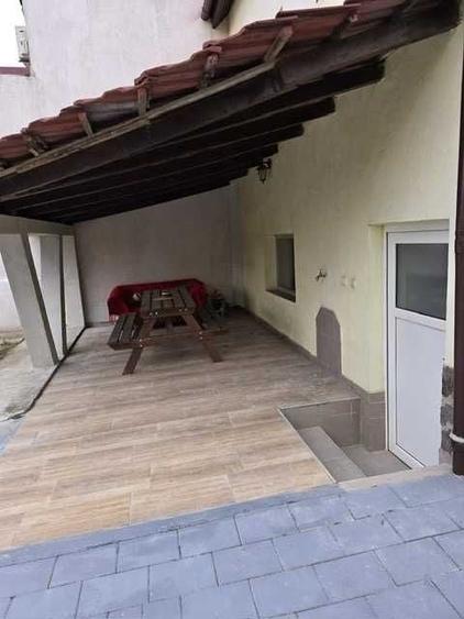 Casă cu 4 camere decomandat cu Teren 500 Mp în Lazaret